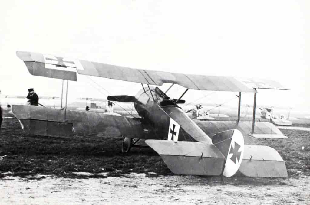 Истребитель Сопвич «Пап», который совершил вынужденную посадку на территории, занятой немецкими войсками и затем испытывался